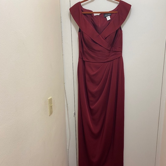 NWOT La Femme Surplice Off the Shoulder Column Gown - Picture 3 of 8